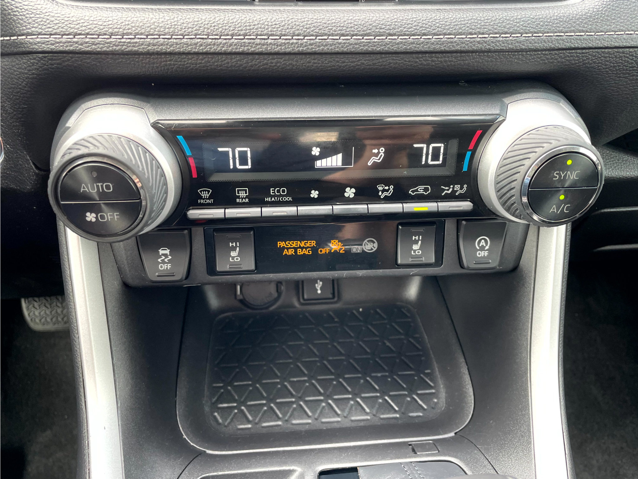 Used 2021 Toyota RAV4 XLE Premium AWD/4WD image 17