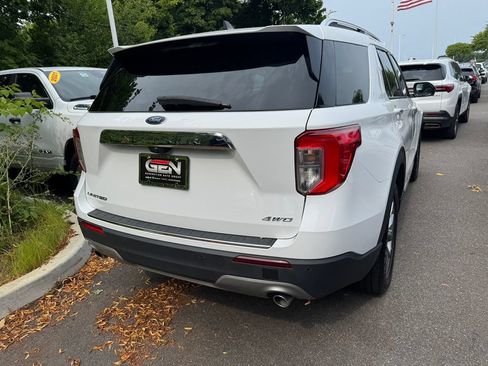 Used 2023 Ford Explorer Limited AWD/4WD image 3