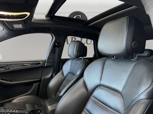 Used 2018 Porsche Macan Turbo w/ Premium Package Plus AWD/4WD image 9