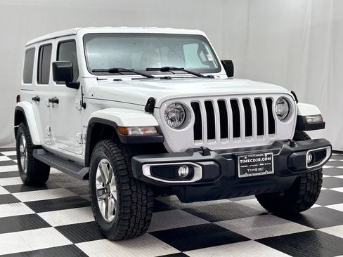 Used 2018 Jeep Wrangler Unlimited Sahara image 2