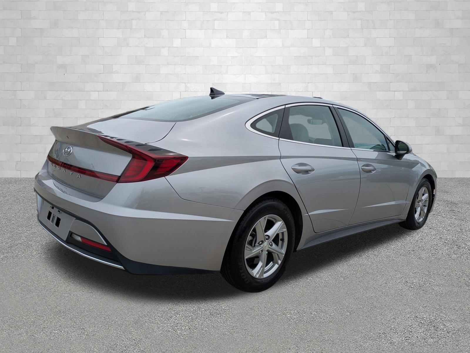 Used 2020 Hyundai Sonata SE FWD image 2