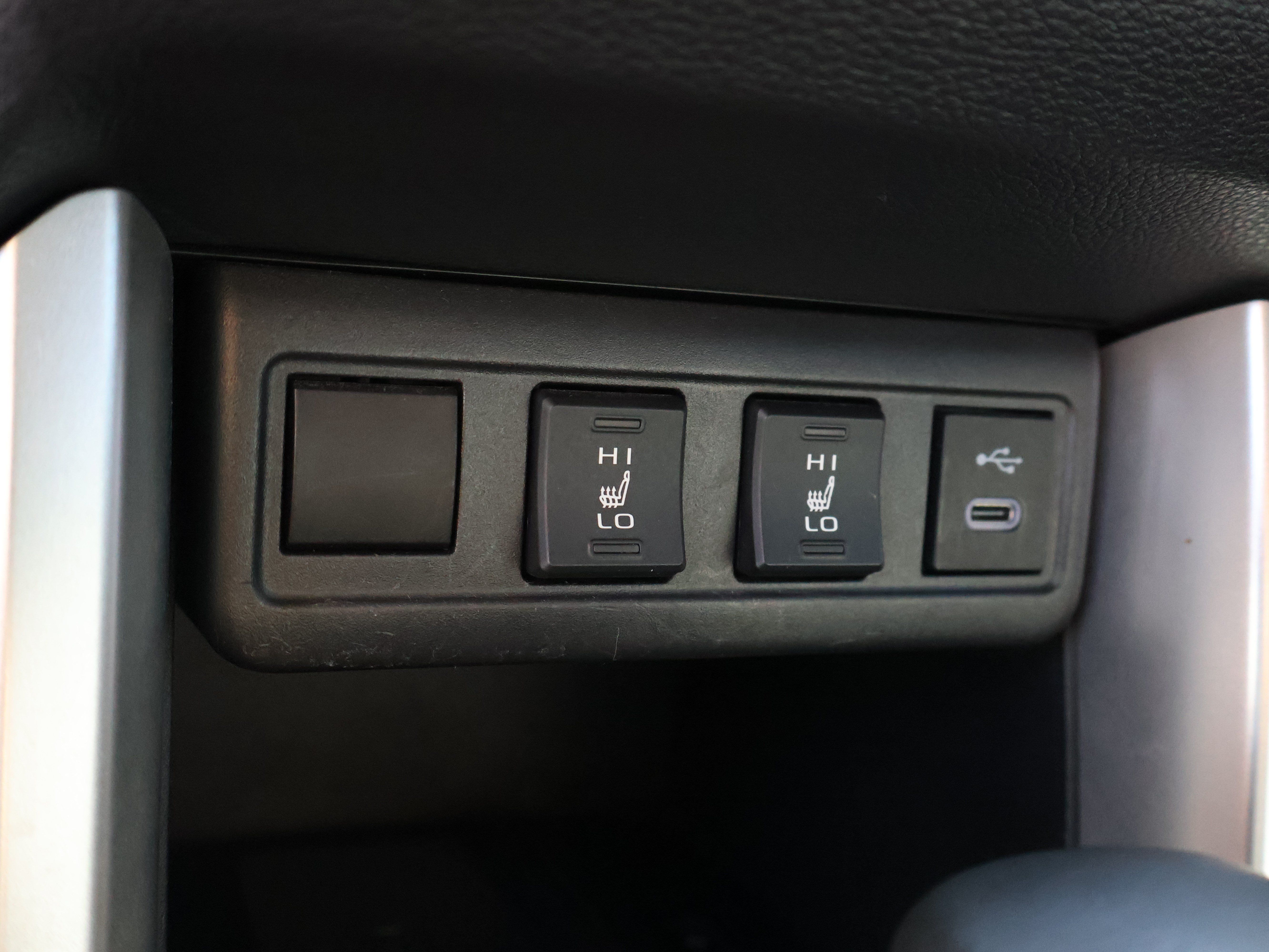 Used 2023 Toyota Corolla Cross XLE w/ Convenience Package FWD image 29