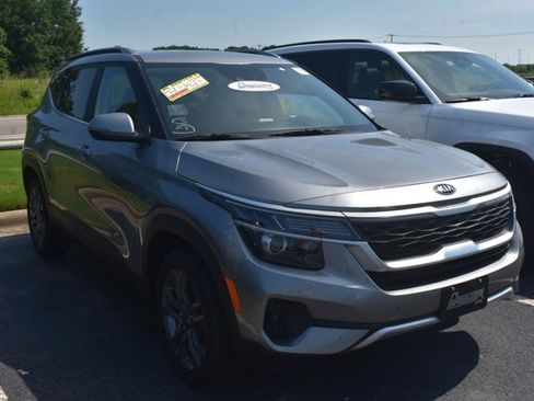 Used 2021 Kia Seltos S FWD image 3