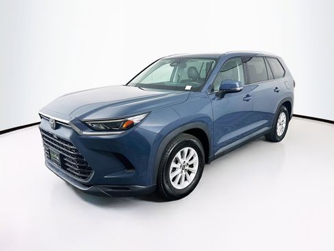 Used 2024 Toyota Grand Highlander FWD image 3