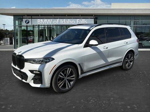 Used 2021 BMW X7 xDrive40i w/ M Sport Package AWD/4WD image 3