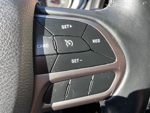 Used 2019 Jeep Cherokee Latitude Plus w/ Comfort/Convenience Group image 24