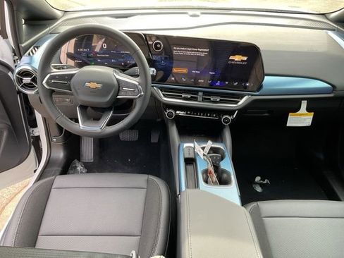 New 2026 Chevrolet Equinox EV LT image 15