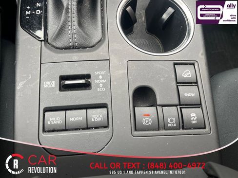 Used 2023 Toyota Highlander LE AWD/4WD image 30