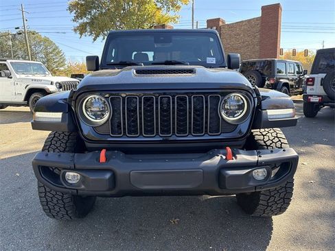 Used 2024 Jeep Gladiator Mojave image 2