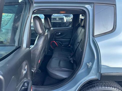 Used 2016 Jeep Renegade Trailhawk w/ Premium Trailhawk Package image 12
