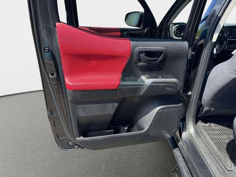 Certified 2021 Toyota Tacoma SR5 AWD/4WD image 21
