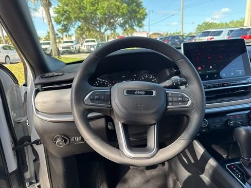 Used 2025 Jeep Compass Limited AWD/4WD image 26