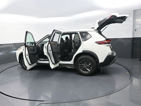 Used 2023 Nissan Rogue S FWD image 34