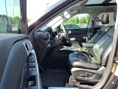 Used 2021 Ford Explorer Limited w/ Hybrid Equipment Group 310A RWD image 17