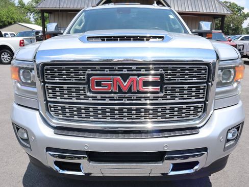 Used 2019 GMC Sierra 2500 Denali w/ Duramax Plus Package AWD/4WD image 2
