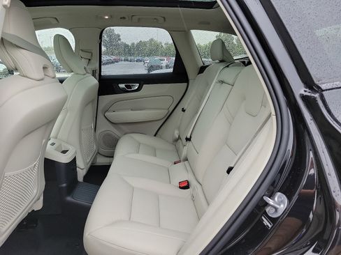 Certified 2025 Volvo XC60 T8 Plus w/ Protection Package Premier AWD/4WD image 5