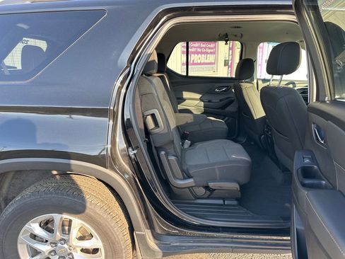Used 2021 Chevrolet Traverse LT image 19