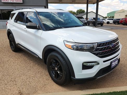 Used 2022 Ford Explorer XLT w/ Equipment Group 202A AWD/4WD image 5
