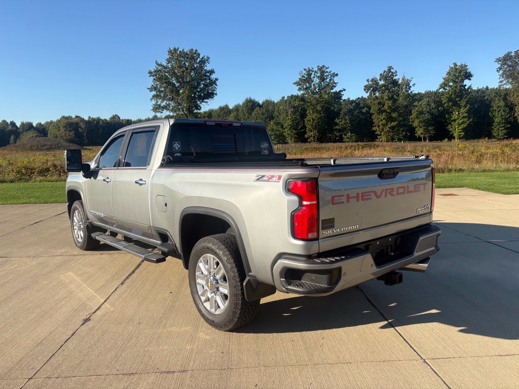 Used 2024 Chevrolet Silverado 3500 High Country w/ High Country Premium Package AWD/4WD image 4