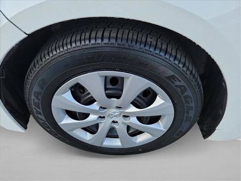 Used 2022 Toyota Corolla LE FWD image 9