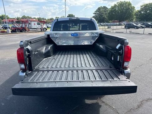 Used 2019 Toyota Tacoma TRD Sport AWD/4WD image 19