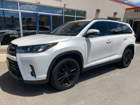 Used 2019 Toyota Highlander SE AWD/4WD image 1