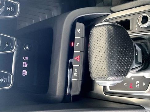 Used 2017 Audi R8 V10 w/ Carbon Exterior Package AWD/4WD image 12