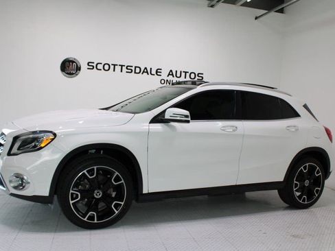 Used 2019 Mercedes-Benz GLA 250 4MATIC w/ Premium Package image 2