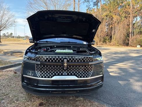Certified 2025 Lincoln Navigator Reserve image 21