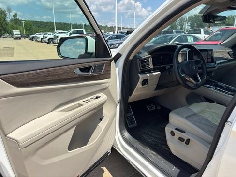 Used 2024 Volkswagen Atlas SEL Premium R-Line AWD/4WD image 9