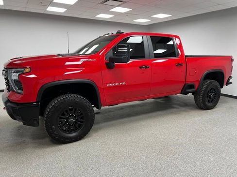 Used 2024 Chevrolet Silverado 2500 ZR2 w/ Technology Package AWD/4WD image 6