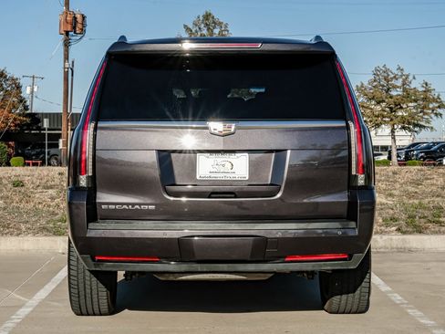 Used 2016 Cadillac Escalade Platinum image 12