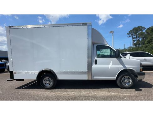 New 2025 Chevrolet Express 3500 Work Van w/ Power Convenience Package image 9