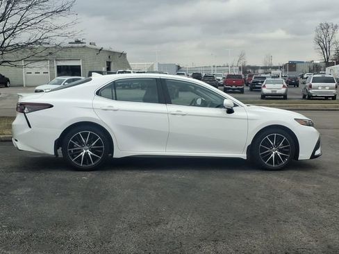 Used 2024 Toyota Camry SE image 20