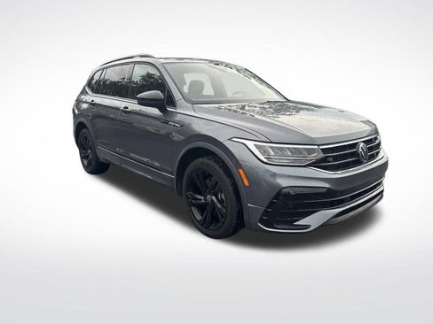 Used 2023 Volkswagen Tiguan SE R-Line FWD image 2