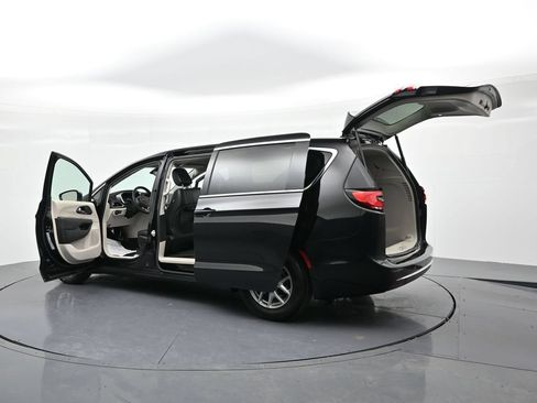 Used 2024 Chrysler Pacifica Touring-L FWD image 26