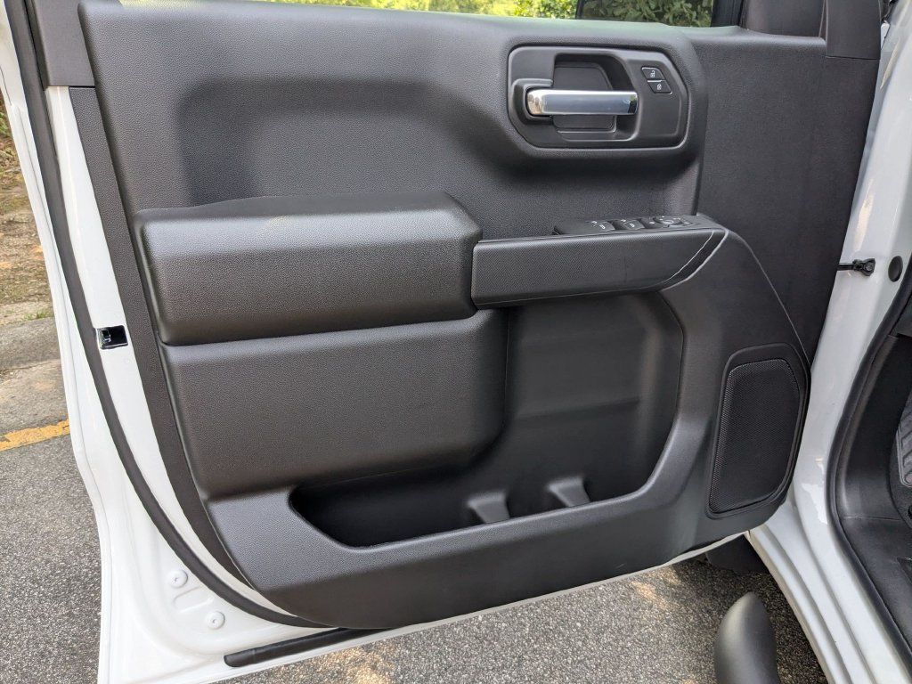 New 2026 Chevrolet Silverado 1500 Custom w/ Turbomax Blackout Package AWD/4WD image 9