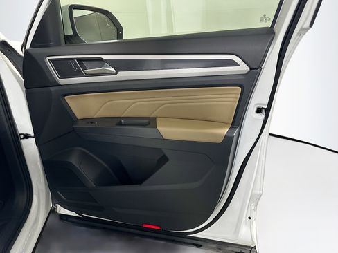 Used 2021 Volkswagen Atlas Cross Sport SE image 33