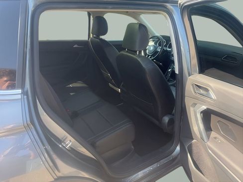 Used 2019 Volkswagen Tiguan SE w/ Panoramic Sunroof Package AWD/4WD image 12