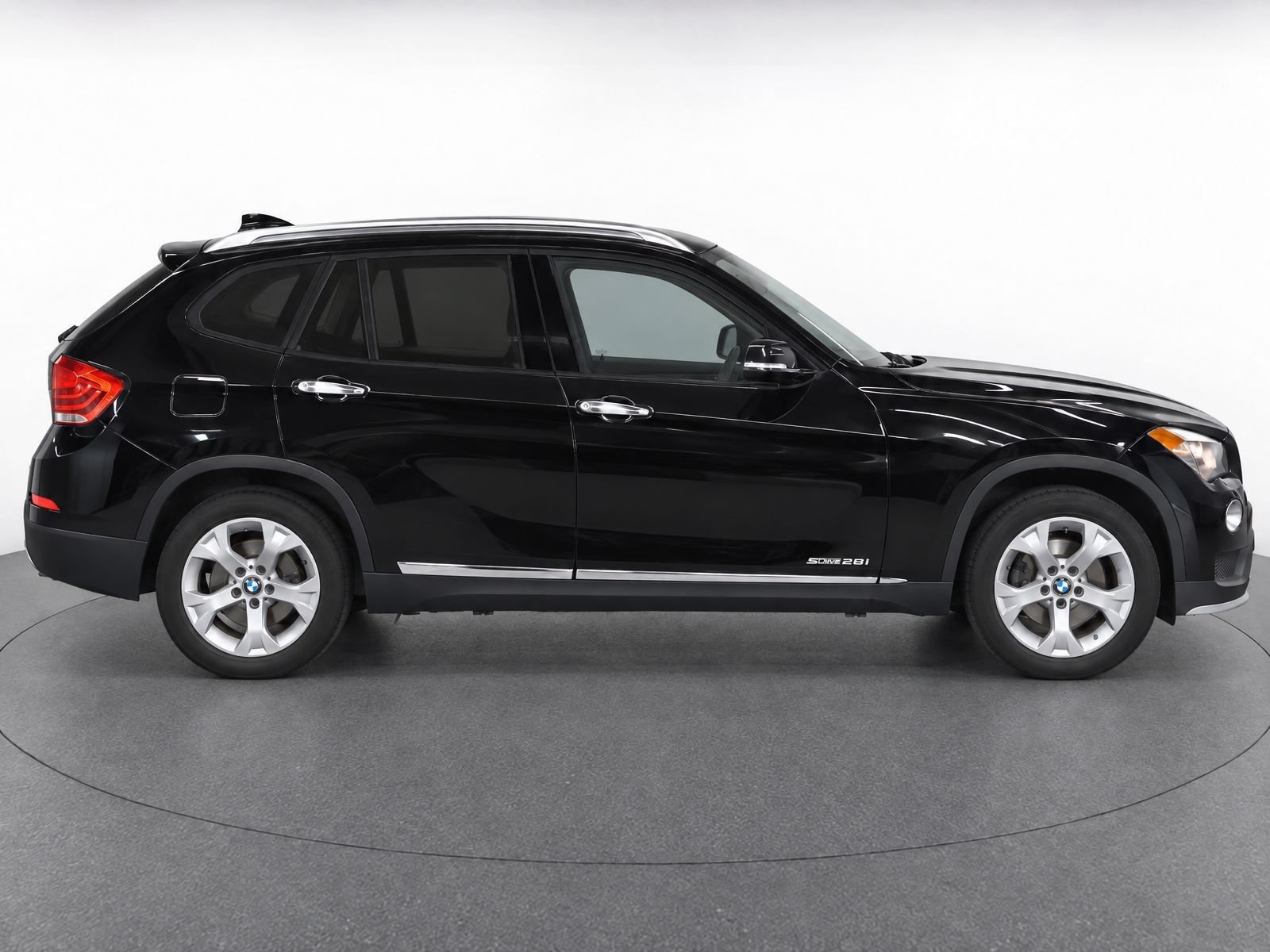 Used 2015 BMW X1 sDrive28i RWD image 4