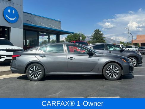 Used 2025 Nissan Altima 2.5 SV FWD image 2