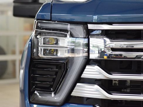 Used 2024 Chevrolet Silverado 2500 High Country w/ High Country Premium Package AWD/4WD image 12