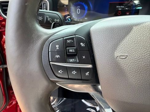 Used 2020 Ford Explorer Platinum w/ Premium Technology Package AWD/4WD image 25