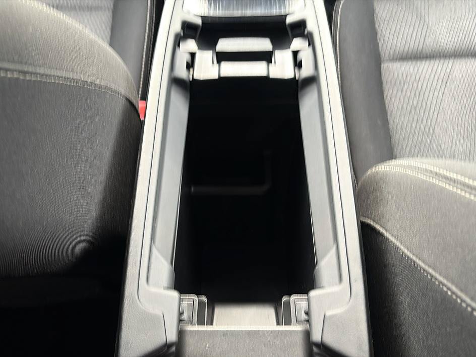 Certified 2025 Nissan Rogue SV FWD image 34