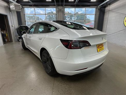 Used 2020 Tesla Model 3 Standard Range RWD image 3