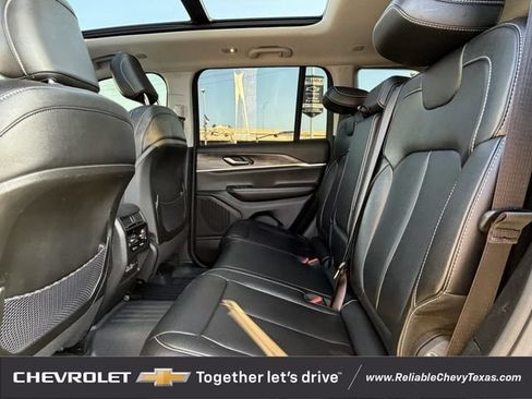 Used 2023 Jeep Grand Cherokee Limited w/ Black Appearance Package AWD/4WD image 32