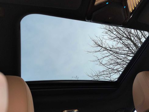 Used 2025 BMW 330i xDrive Sedan w/ Convenience Package image 23