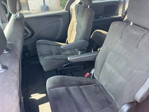 Used 2016 Dodge Grand Caravan SXT w/ UConnect Hands-Free Group FWD image 24