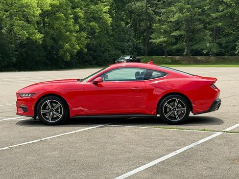 Used 2024 Ford Mustang Coupe RWD image 20