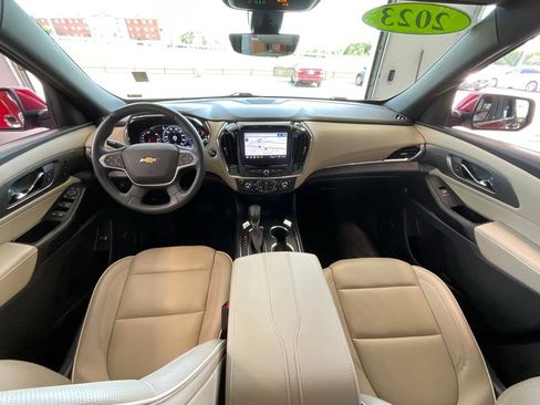 Used 2023 Chevrolet Traverse Premier AWD/4WD image 7